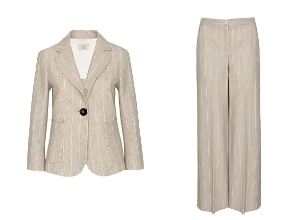 Un tailleur a righe beige, perfetto per scoprire cosa indossare sopra un tailleur in primavera.